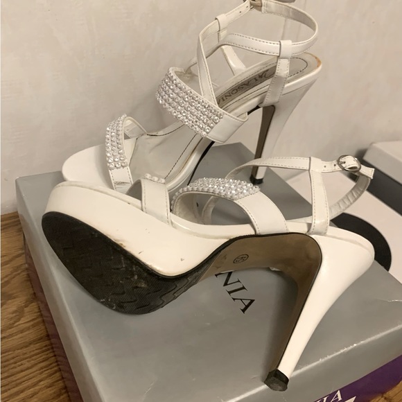 Women shoes sz 5.5 - Picture 3 of 3